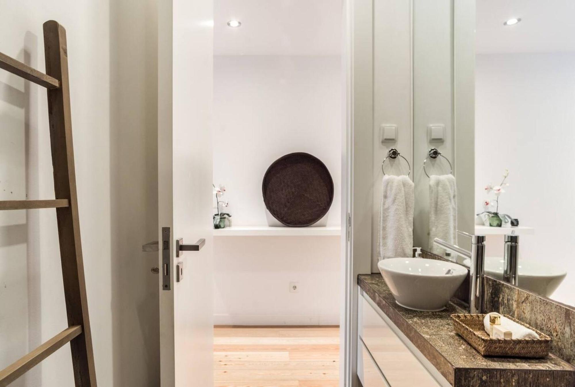 Spacious In With Terrace And Free Netflix Appartement *
